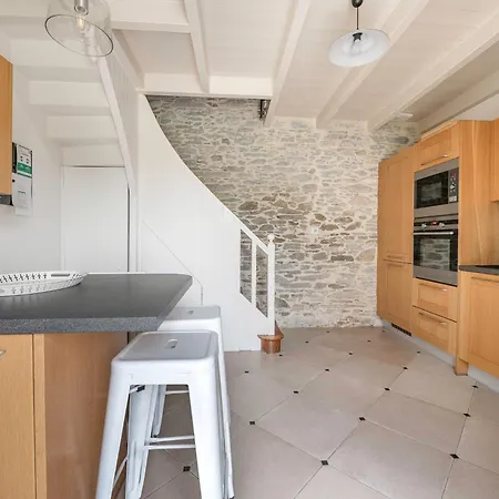 Pour 7 Adultes, 1 Enfant, A 400m De La