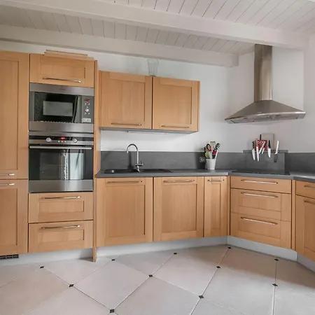 Pour 7 Adultes, 1 Enfant, A 400m De La Ferienhaus